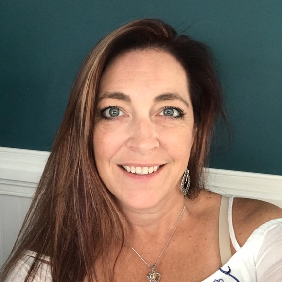 Meet your Posher, Lora - Picture 1 of 2